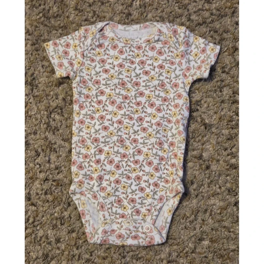 Bundle Of 5 Bodysuits Baby Size 0-3 Months Carters/Kidgets/Gerber